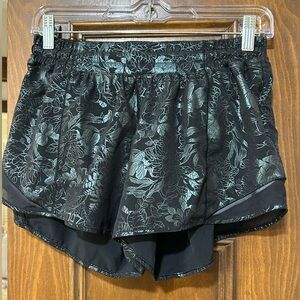 Lululemon Athletica Black and Teal Floral Women's Athletic Shorts